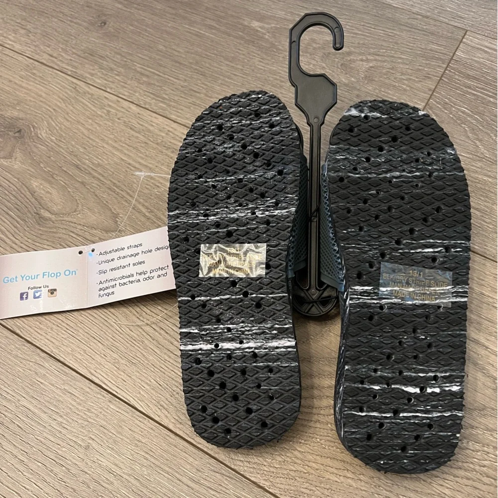 NWT Showaflops Slide Sandals